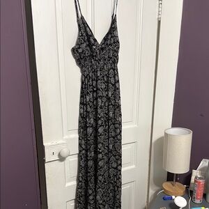 Timing Black and White Sleeveless Maxi Sundress